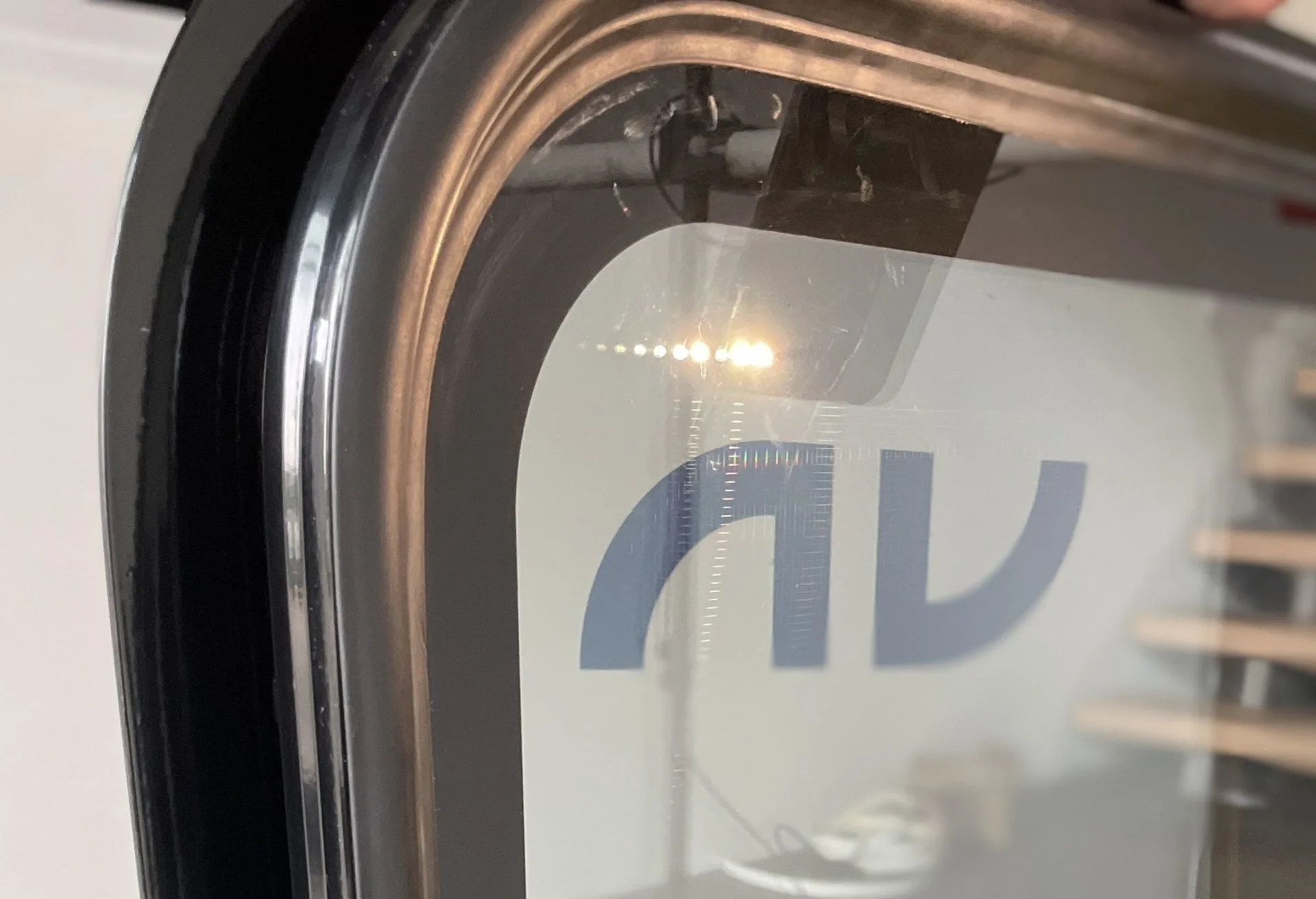 Технологія nu glass — скло, проникне для мобільного сигналу