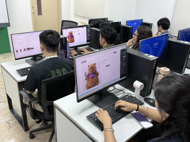 Джерело: Odoo Blog Студенти DLSU виконують практичні завдання на воркшопі Odoo Education