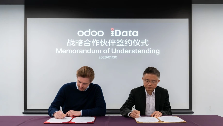 Представники Odoo та iData підписують угоду про стратегічне партнерство